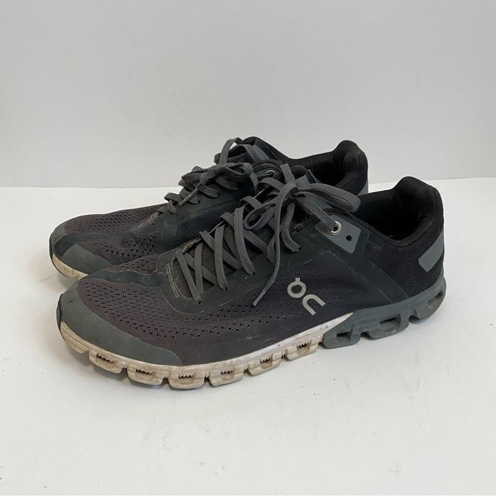 On Running Men's Cloudflow Sneakers Black White Size 9 - Picture 1 of 8